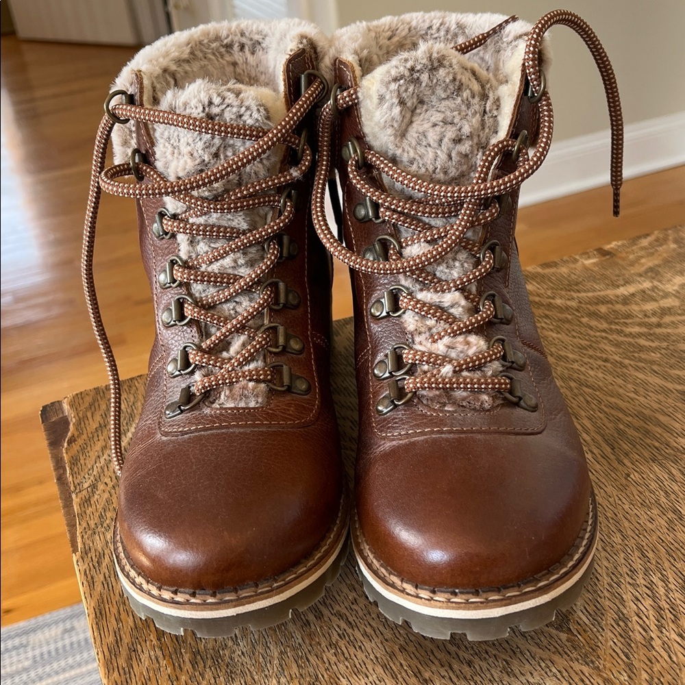 Brown Ankle Boots with Cozy Lining. No tags but never worn.